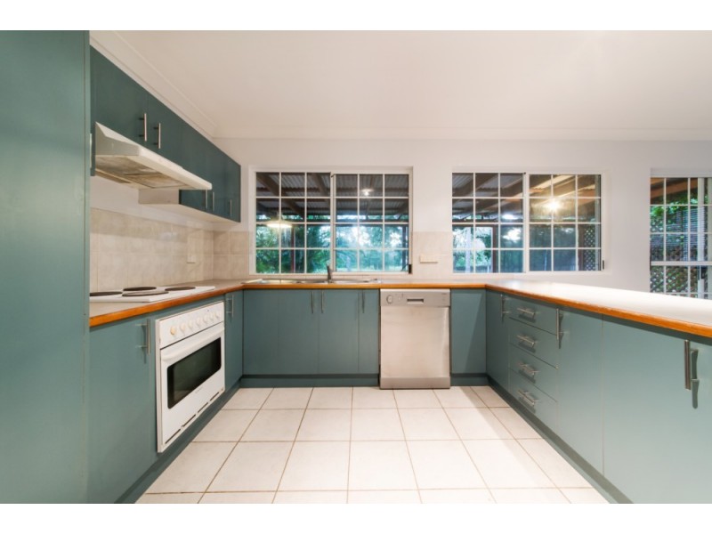 46 Valley Drive, Cannonvale QLD 4802