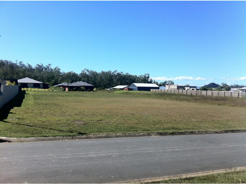 13 Henderson Street, Cannonvale QLD 4802