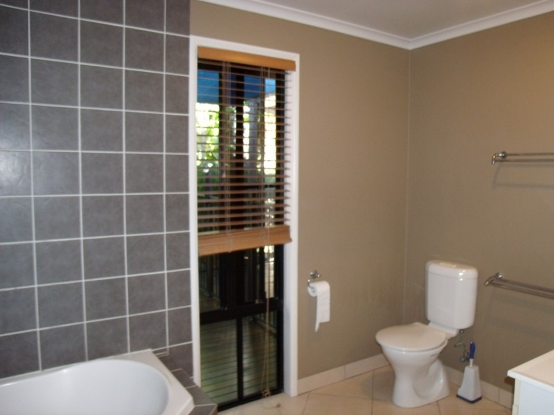 2/11 Deloraine Close, Cannonvale QLD 4802