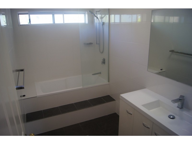 2/6 Duell Road, Cannonvale QLD 4802