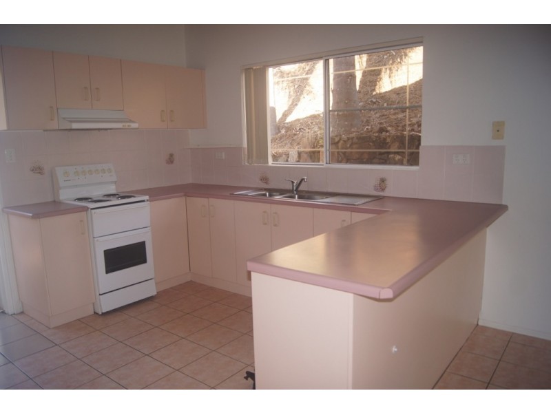 2/6 Duell Road, Cannonvale QLD 4802