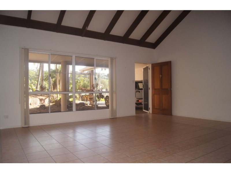 2/6 Duell Road, Cannonvale QLD 4802