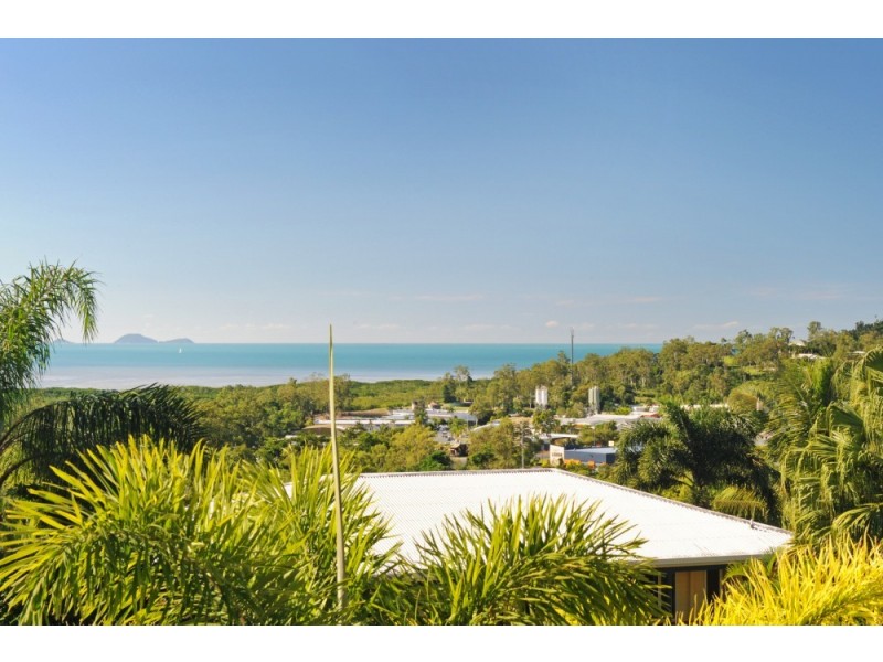 3 Whitehaven Crescent, Cannonvale QLD 4802