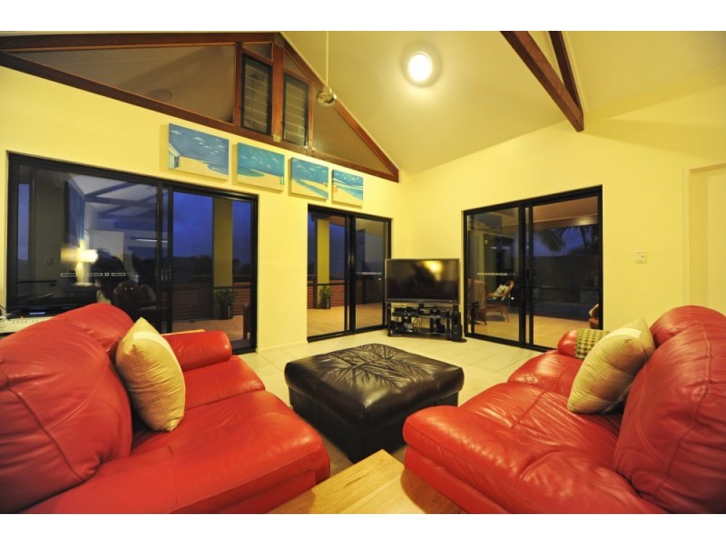 3 Whitehaven Crescent, Cannonvale QLD 4802