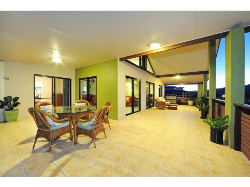 3 Whitehaven Crescent, Cannonvale QLD 4802