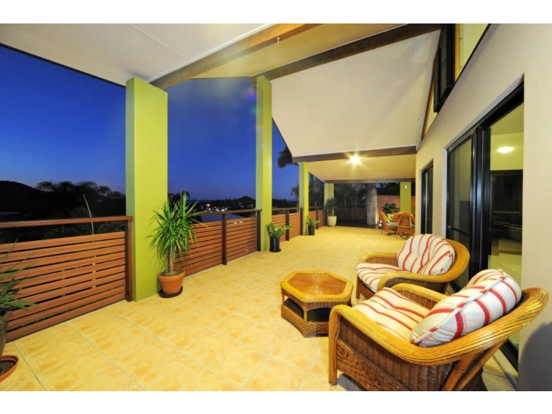 3 Whitehaven Crescent, Cannonvale QLD 4802