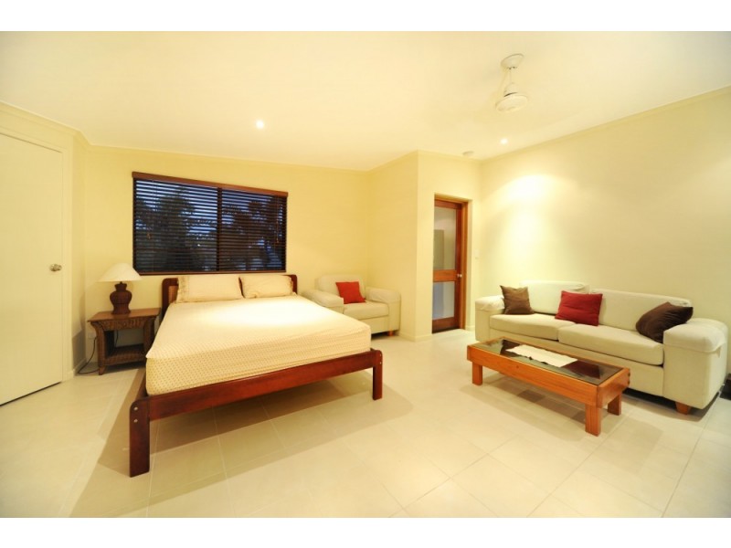 3 Whitehaven Crescent, Cannonvale QLD 4802