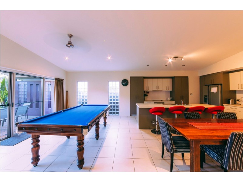 90 Abell Road, Cannonvale QLD 4802