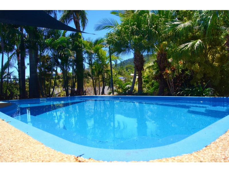 8 Wills Court, Cannonvale QLD 4802