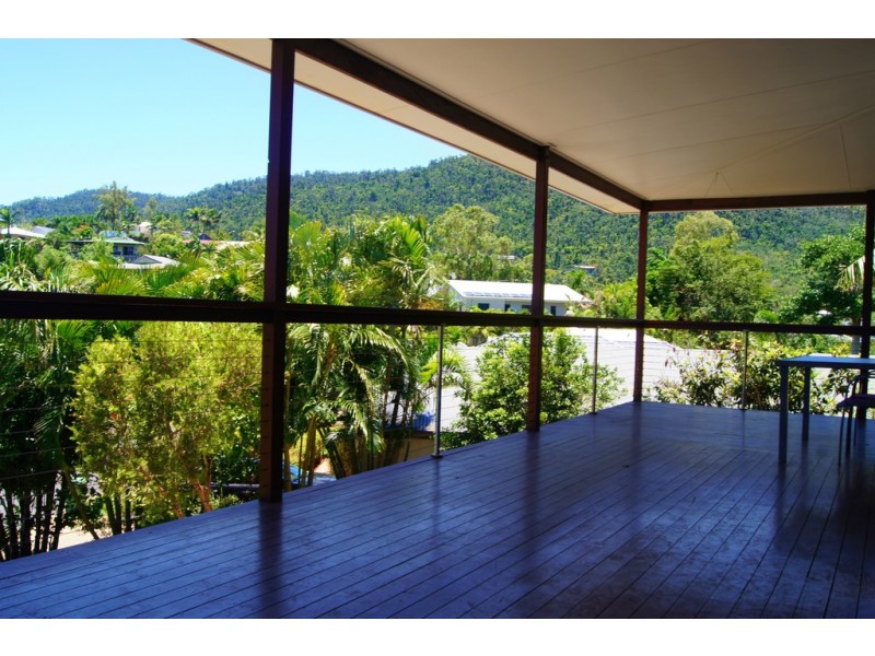 8 Wills Court, Cannonvale QLD 4802
