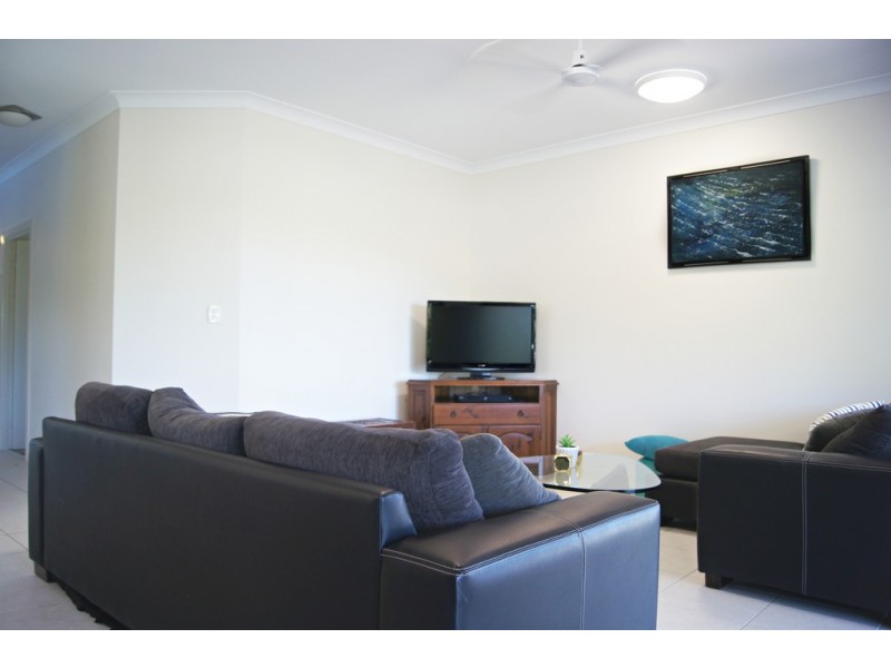 8 Wills Court, Cannonvale QLD 4802