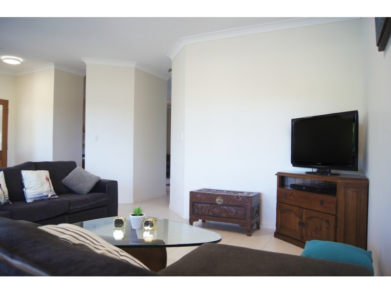 8 Wills Court, Cannonvale QLD 4802