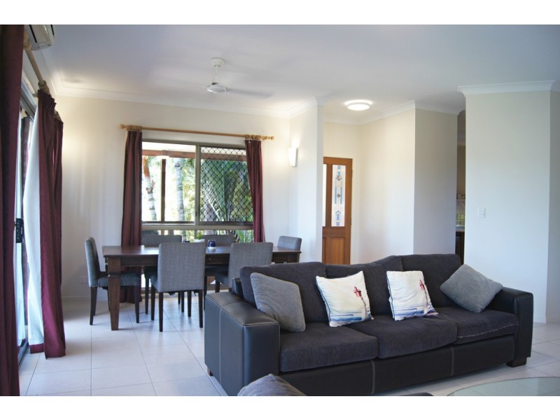 8 Wills Court, Cannonvale QLD 4802