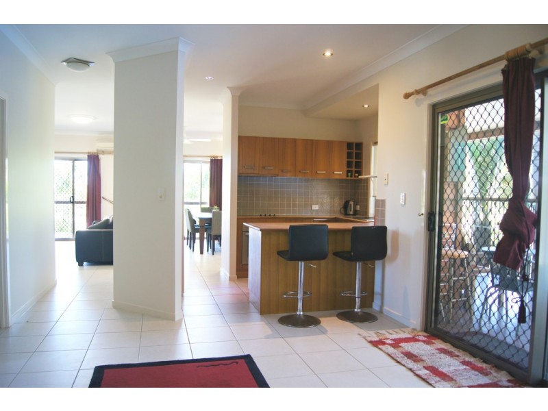 8 Wills Court, Cannonvale QLD 4802