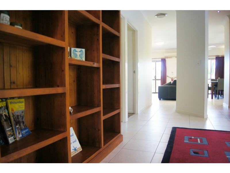 8 Wills Court, Cannonvale QLD 4802