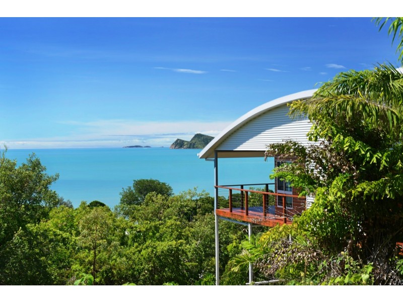 7 Blackcurrant Dr, Hideaway Bay QLD 4800