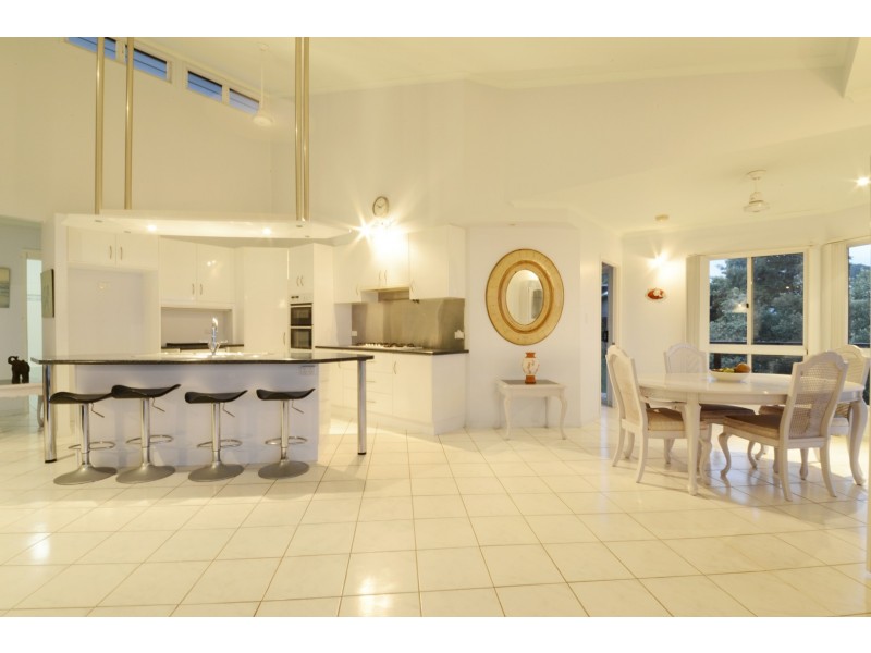 7 Blackcurrant Dr, Hideaway Bay QLD 4800