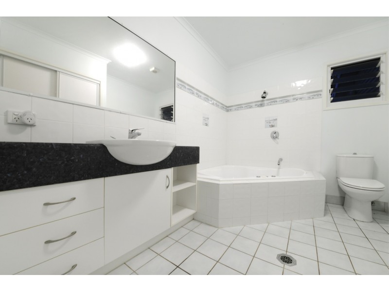 7 Blackcurrant Dr, Hideaway Bay QLD 4800