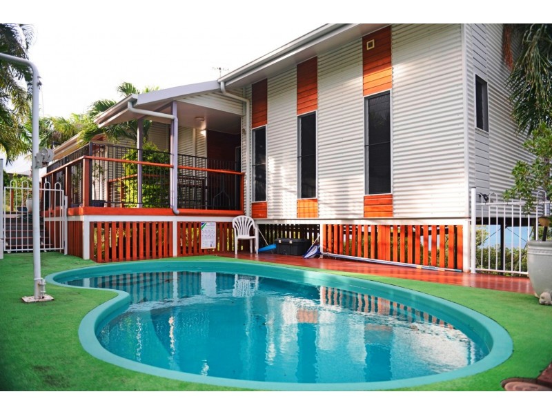 7 Blackcurrant Dr, Hideaway Bay QLD 4800