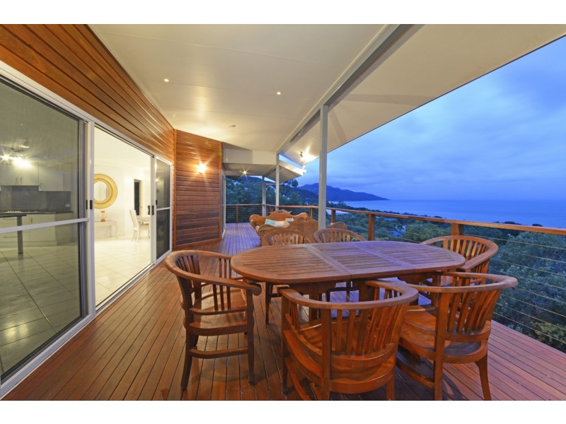 7 Blackcurrant Dr, Hideaway Bay QLD 4800