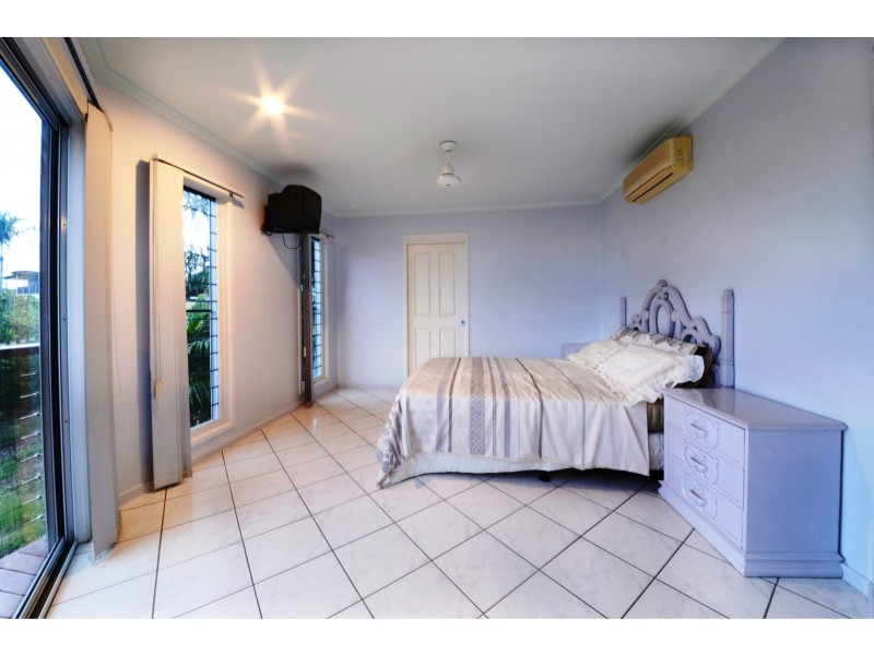 7 Blackcurrant Dr, Hideaway Bay QLD 4800