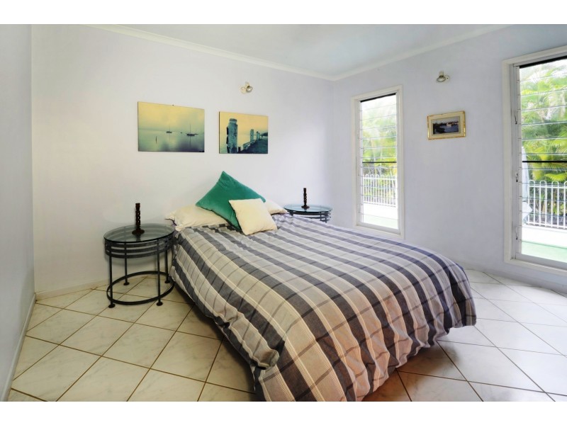 7 Blackcurrant Dr, Hideaway Bay QLD 4800