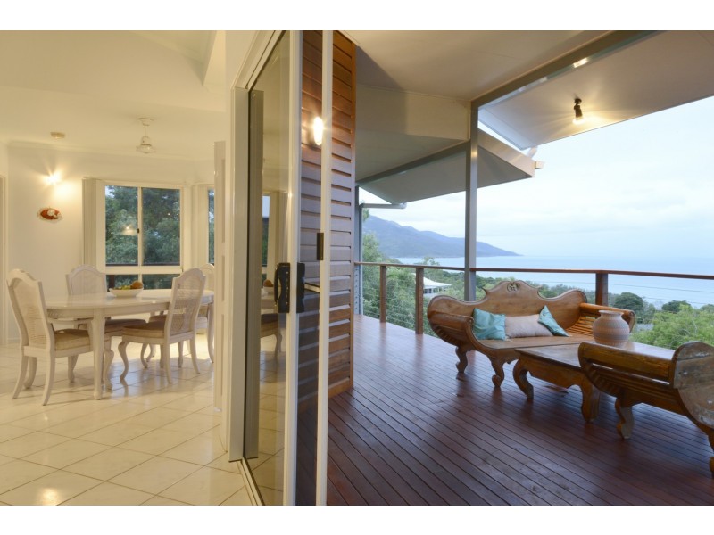 7 Blackcurrant Dr, Hideaway Bay QLD 4800