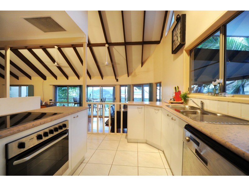 5 Woodwark Crescent, Cannonvale QLD 4802