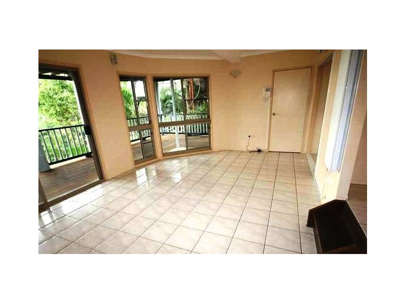 5 Woodwark Crescent, Cannonvale QLD 4802