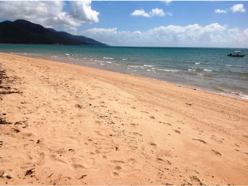 76 Gloucester Ave, Hideaway Bay QLD 4800