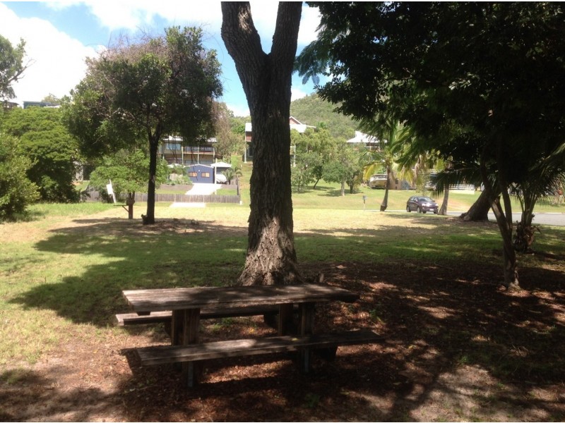 76 Gloucester Ave, Hideaway Bay QLD 4800