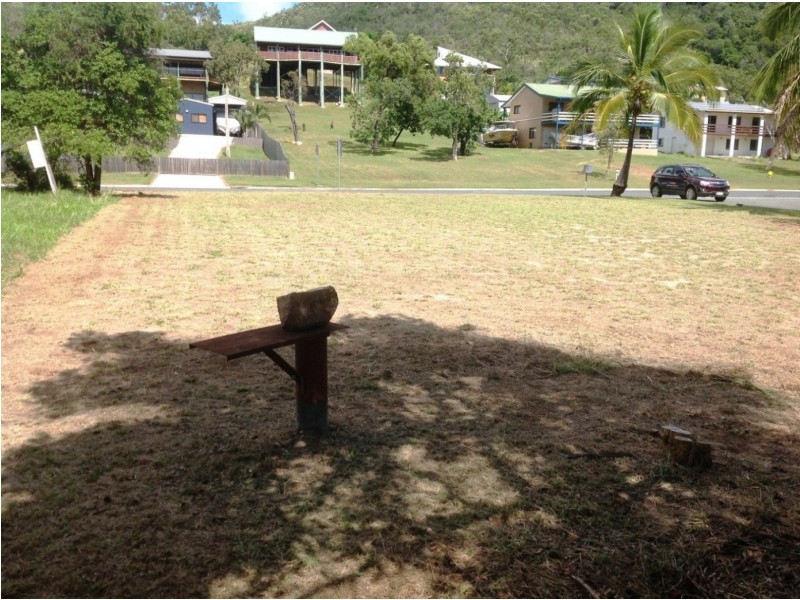 76 Gloucester Ave, Hideaway Bay QLD 4800