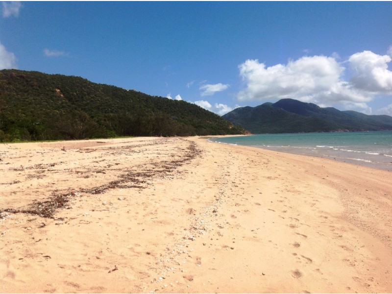 76 Gloucester Ave, Hideaway Bay QLD 4800