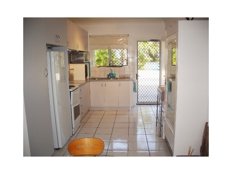 4/5 Pleasant Drive, Cannonvale QLD 4802