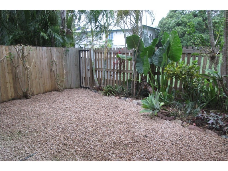 4/5 Pleasant Drive, Cannonvale QLD 4802