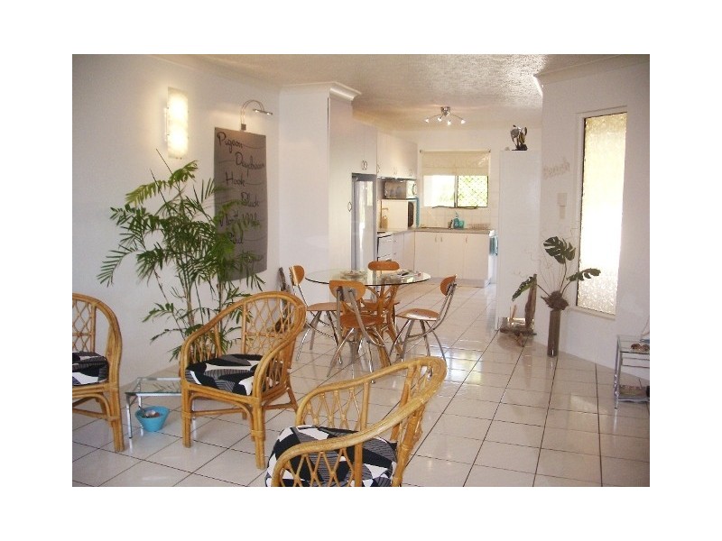 4/5 Pleasant Drive, Cannonvale QLD 4802