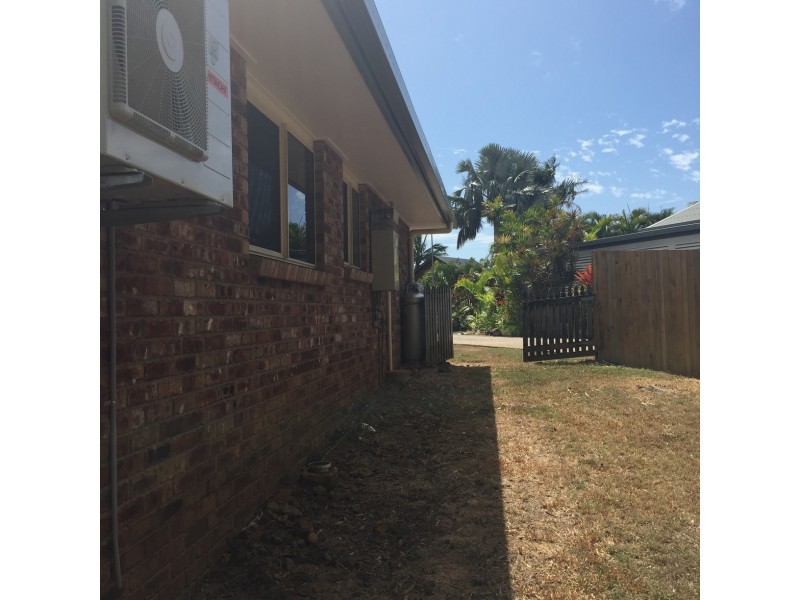 28 Panoramic Court, Cannonvale QLD 4802