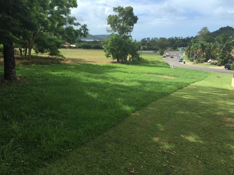 16 Tropic Rd, Cannonvale QLD 4802