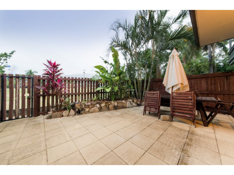 6/5 Pleasant Drive, Cannonvale QLD 4802