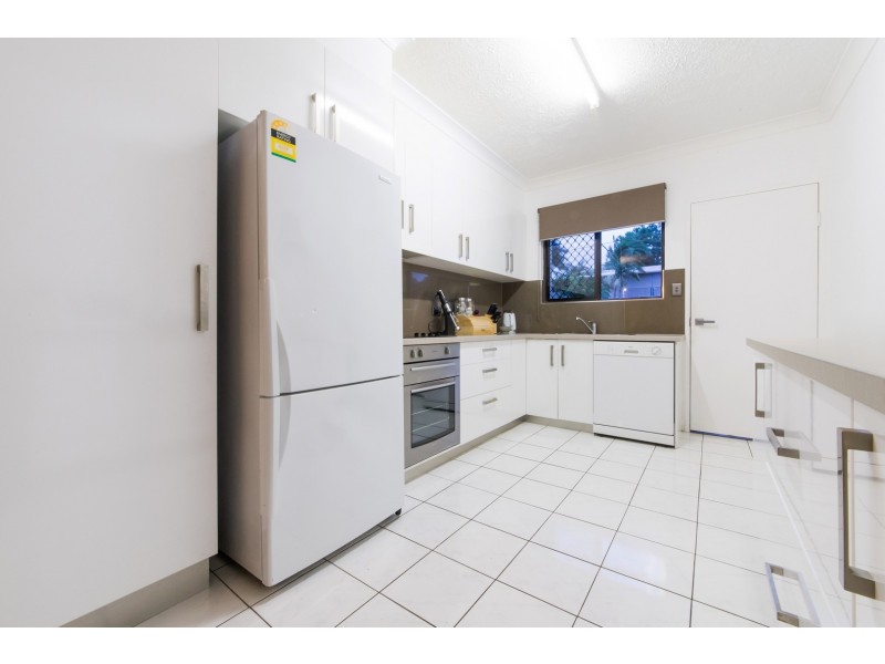 6/5 Pleasant Drive, Cannonvale QLD 4802
