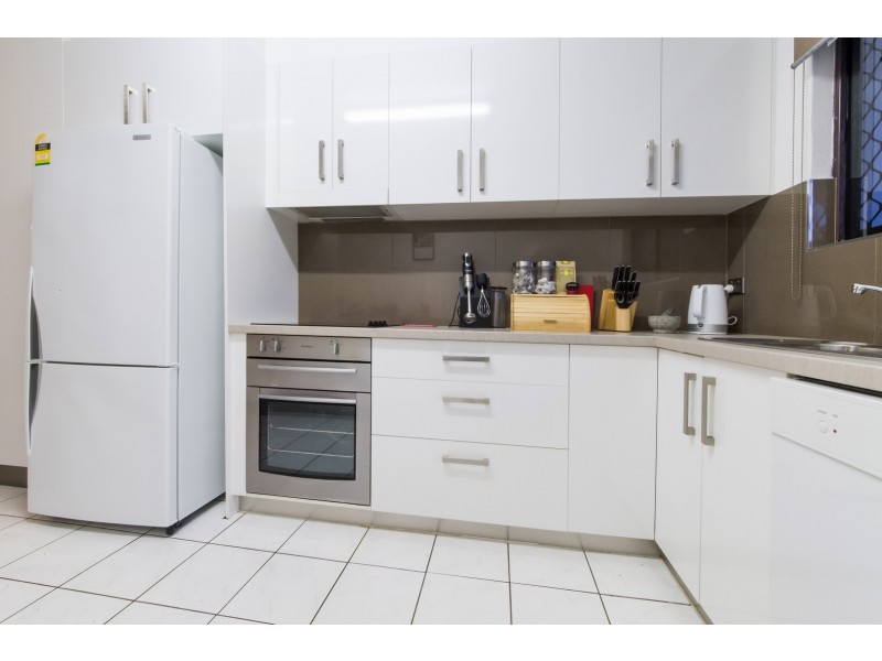 6/5 Pleasant Drive, Cannonvale QLD 4802