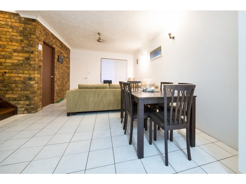6/5 Pleasant Drive, Cannonvale QLD 4802