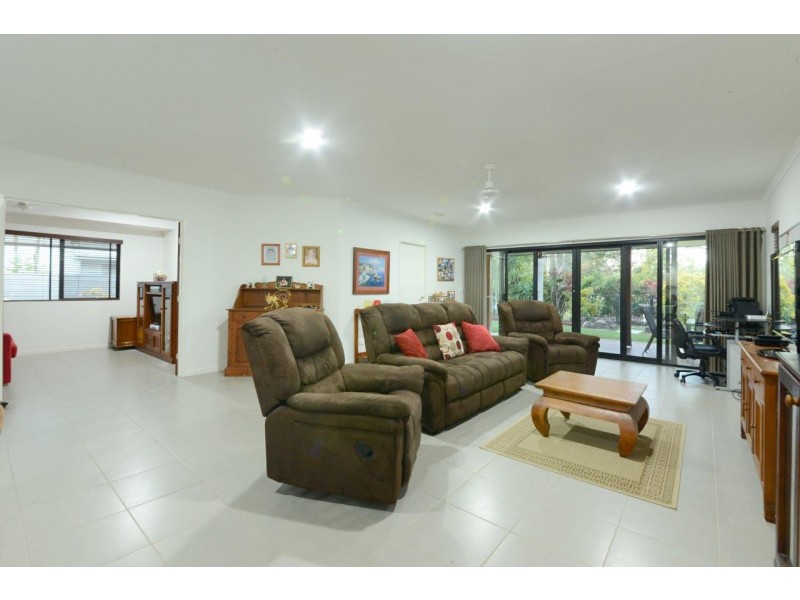 61 Abell Road, Cannonvale QLD 4802