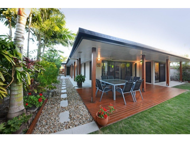 61 Abell Road, Cannonvale QLD 4802