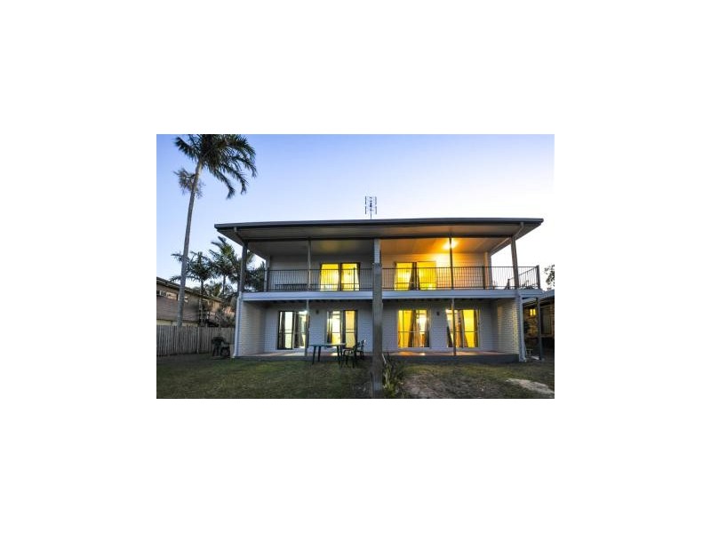 2/15 Woomerah Avenue, Cannonvale QLD 4802