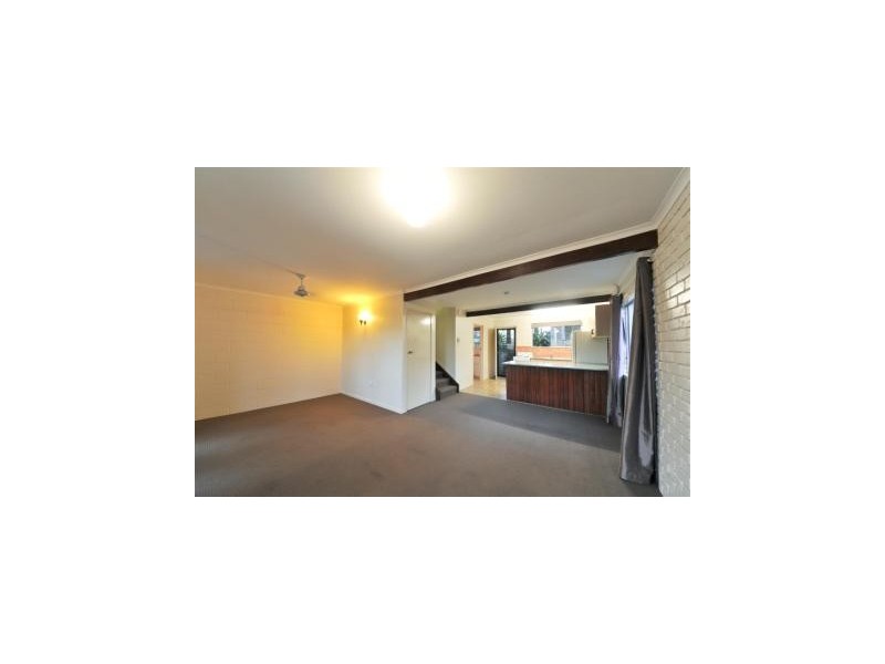 2/15 Woomerah Avenue, Cannonvale QLD 4802