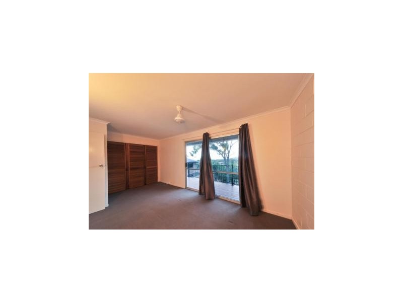 2/15 Woomerah Avenue, Cannonvale QLD 4802