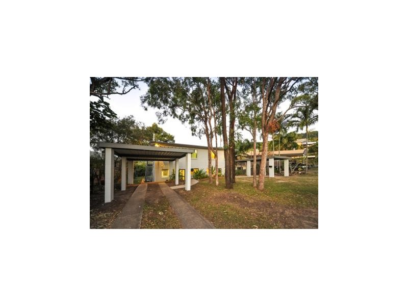 2/15 Woomerah Avenue, Cannonvale QLD 4802