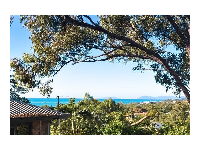 2/15 Woomerah Avenue, Cannonvale QLD 4802