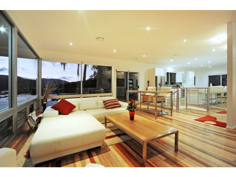29 Warrain Street, Shute Harbour QLD 4802